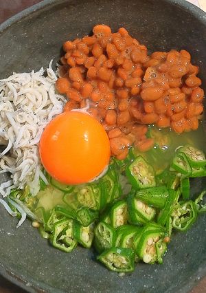 納豆とオクラとしらすのネバネバ卵かけご飯-レシピのメイン写真