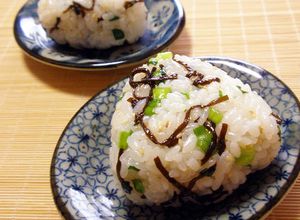 ◇塩昆布と青ねぎとごまのおにぎり◇-レシピのメイン写真