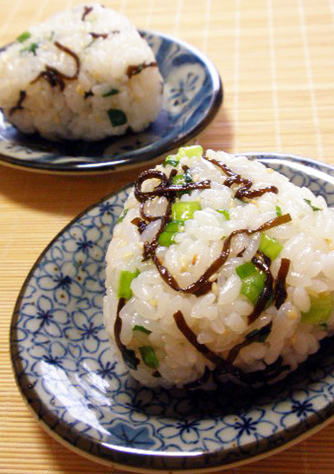 ◇塩昆布と青ねぎとごまのおにぎり◇-レシピのメイン写真