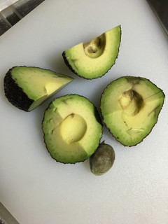 アボカドの剥き方・切り方☆超簡単‼︎-レシピのメイン写真