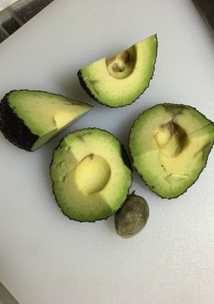 アボカドの剥き方・切り方☆超簡単‼︎-レシピのメイン写真