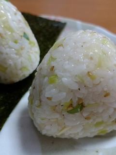ねぎ塩にんにくのオイルおにぎり-レシピのメイン写真