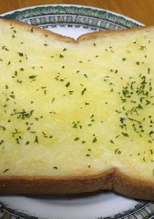 バター風味のラーマのガーリックトースト-レシピのメイン写真