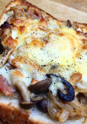 色々キノコのガーリック味噌炒めトースト-レシピのメイン写真