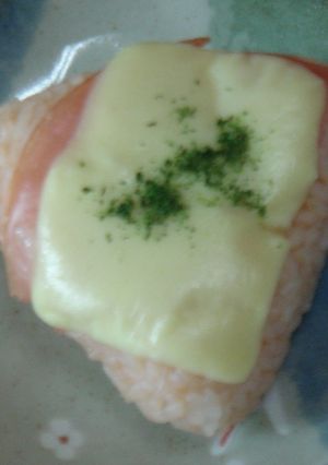 ケチャップライス＆ハム＆チーズおにぎり♪-レシピのメイン写真