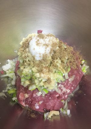 豚ヒレ肉の塊から作る～本格餃子のたね～-レシピのメイン写真