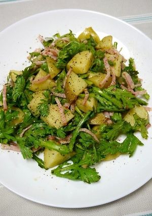 レンジで簡単！春菊の新じゃがベーコン和え-レシピのメイン写真