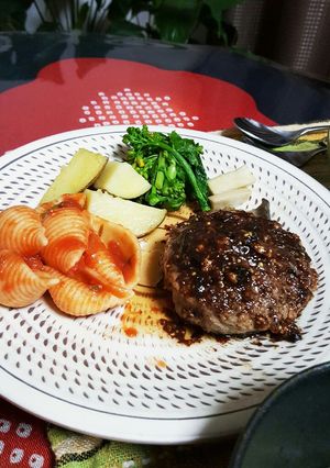 ふっくらハンバーグ手作り赤ワインソース-レシピのメイン写真