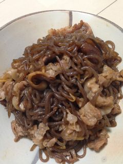 豚バラ糸こんにゃくの甘辛炒め煮-レシピのメイン写真