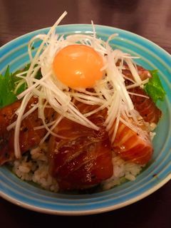 サーモンのブラックペッパー漬け丼-レシピのメイン写真