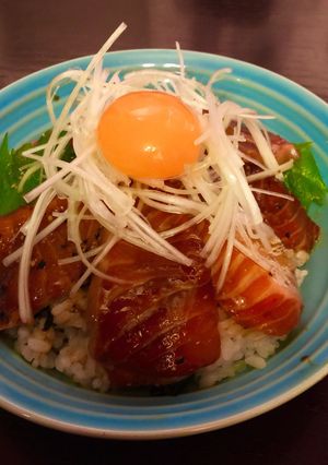 サーモンのブラックペッパー漬け丼-レシピのメイン写真