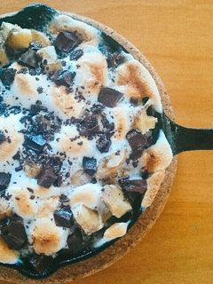 スキレットでロッキーロードクッキーケーキ-レシピのメイン写真
