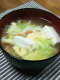 カニかまとキャベツの簡単すまし汁！
