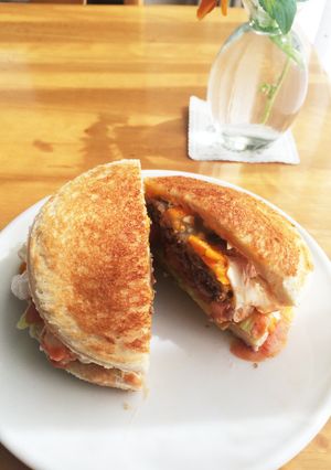 食パンでバーガー風。あるもので作ってみた-レシピのメイン写真