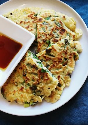 きのこ嫌いも食べる、しめじとニラのちぢみ-レシピのメイン写真