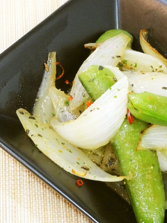 新玉ねぎとスナップエンドウ*蒸し焼き-レシピのメイン写真