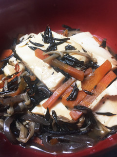 簡単☆ひじきと蒟蒻、人参の豆腐煮-レシピのメイン写真