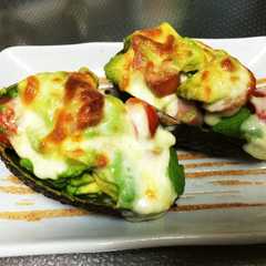 รูปของ アボカドとトマトのチーズ焼き