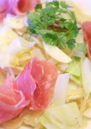 新タマネギとキャベツと生ハムの春パスタ-レシピのメイン写真