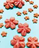 いちごパウダーで桜の絞り出しクッキー