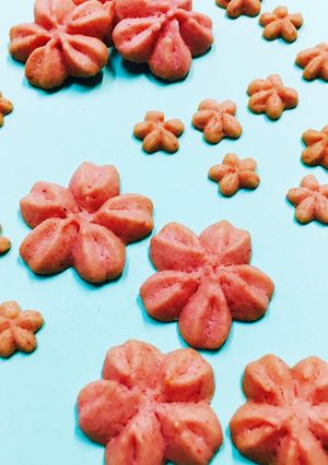 いちごパウダーで桜の絞り出しクッキー-レシピのメイン写真