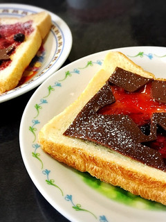スライス生チョコレートで食パンデコ♪-レシピのメイン写真