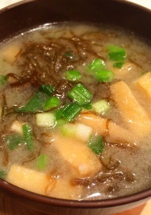 もずくとお揚げの麦味噌汁-レシピのメイン写真