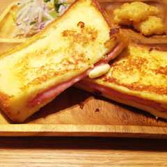 A picture of 簡単朝ご飯!ハムチーズのフレンチトースト.