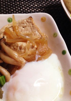 焼き豆腐と冬菜の煮びたし:温玉入り-レシピのメイン写真