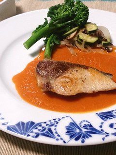 鰤のムニエル野菜ジュースで簡単彩りソース-レシピのメイン写真