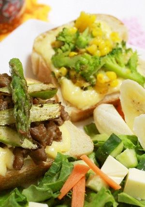 ラム＆コーンのどてマヨトースト-レシピのメイン写真