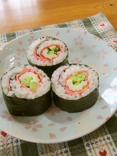ピンクが可愛い♪ハムちくキュウリの海苔巻-レシピのメイン写真