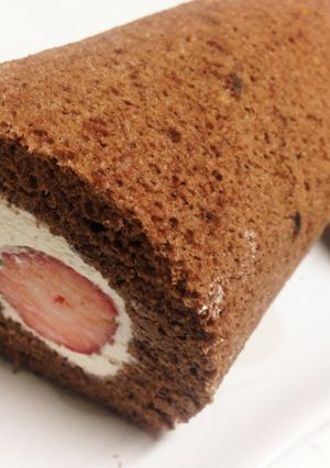 ココアといちごのロールケーキ-レシピのメイン写真