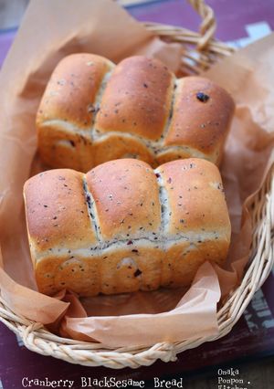 クランベリー&黒ゴマ♡米粉入り食パン♡-レシピのメイン写真