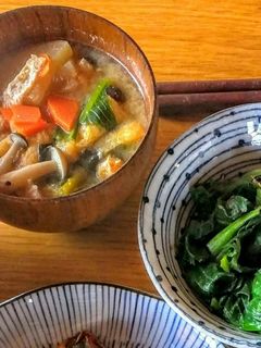 【具沢山】しめじと小松菜のお味噌汁-レシピのメイン写真