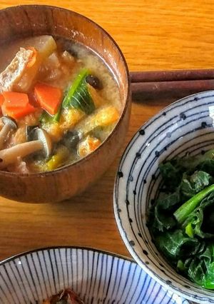 【具沢山】しめじと小松菜のお味噌汁-レシピのメイン写真