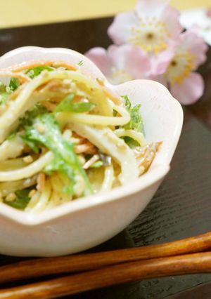 ごま風味♪ちくわと春菊の和風なサラスパ-レシピのメイン写真