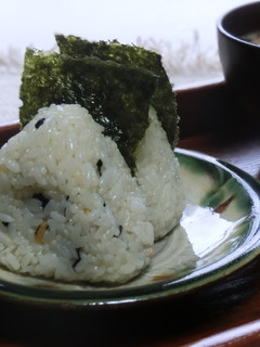 簡単味付け!お茶漬けのオイルおにぎり-レシピのメイン写真