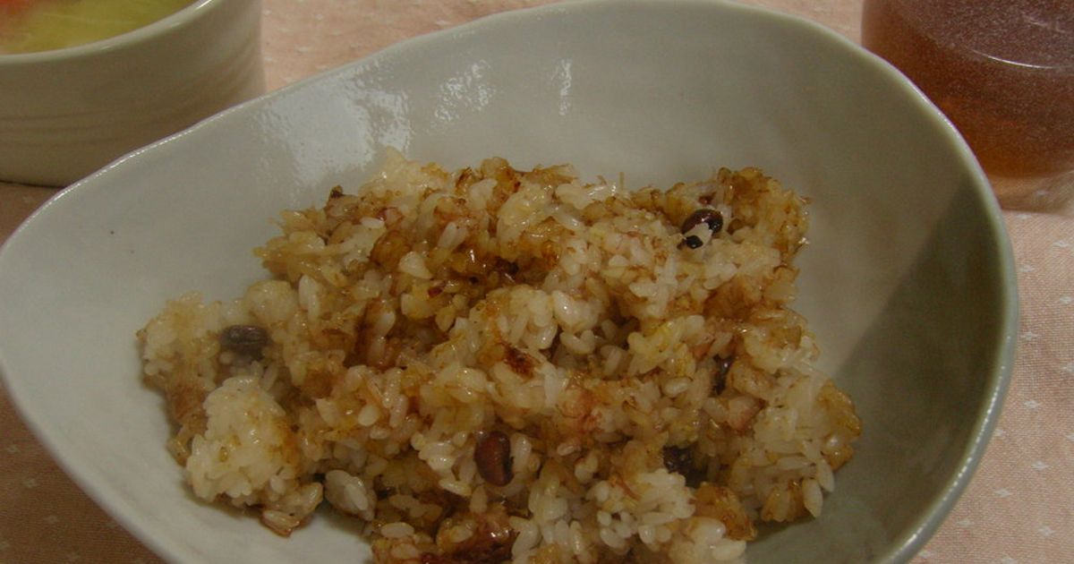 お赤飯チャーハン お赤飯でチャーハン by おまめさん 【クックパッド】 簡単