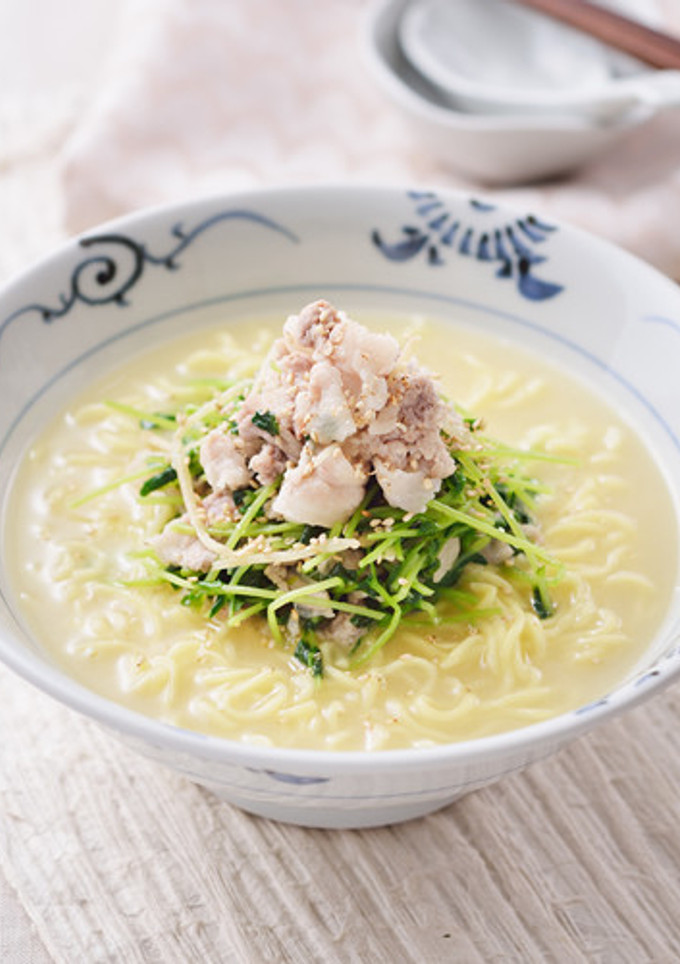 豚肉と豆苗の生姜焼き風塩とんこつラーメン-レシピのメイン写真