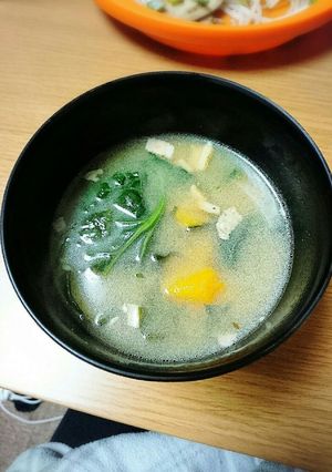 かぼちゃとちぢみほうれん草の洋風味噌汁-レシピのメイン写真
