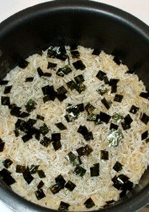 にんにく味ちりめんじゃこ海苔炊き込みご飯-レシピのメイン写真