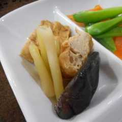 A picture of 揚げ豆腐と椎茸の春の煮物.