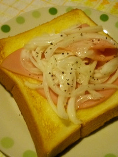 新玉ねぎとハムのマリネトースト-レシピのメイン写真