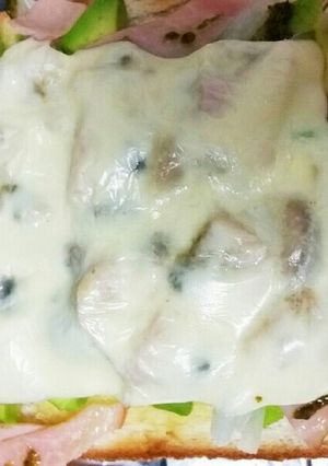 パンにアボガドと好きなものを乗せて☆-レシピのメイン写真