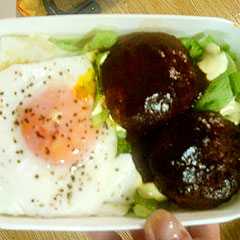รูปของ 超簡単手抜き・洋食亭ロコモコ丼のお弁当