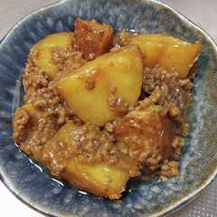 รูปของ 給食の味を再現♪揚げじゃがいものそぼろ煮