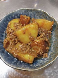 給食の味を再現♪揚げじゃがいものそぼろ煮-レシピのメイン写真