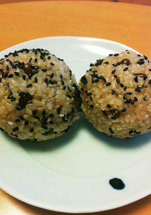 慈味あふれる玄米の小豆と昆布のおにぎり-レシピのメイン写真