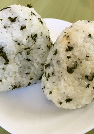 ☆ごま油香る わかめ味噌 おにぎり-レシピのメイン写真